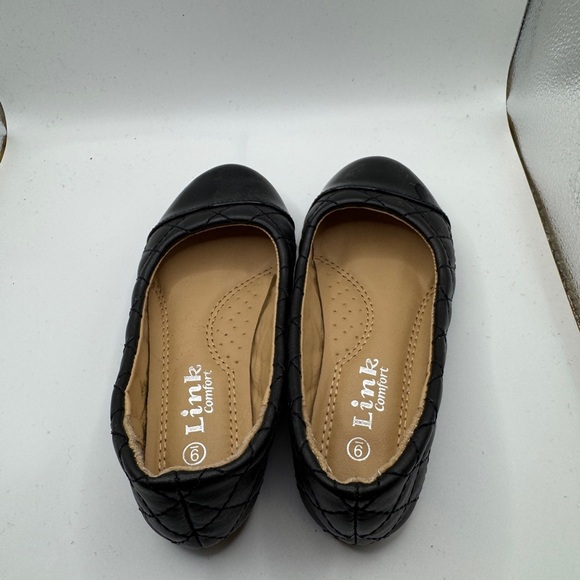 Link Toddler Girls Size 9 Black Flats Shoes with Patent Toe and Quilted Pattern - Picture 3 of 6